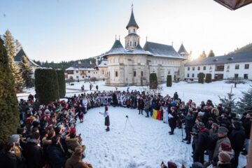 Peste 200 de studenți au participat la o tabără de iarnă la Mănăstirea Putna. Foto :Mănăstirea Putna