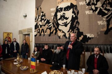 Peste 200 de studenți au participat la o tabără de iarnă la Mănăstirea Putna. Foto :Mănăstirea Putna