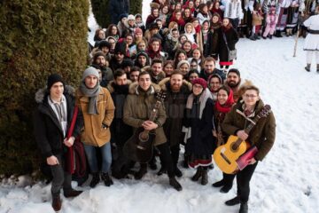 Peste 200 de studenți au participat la o tabără de iarnă la Mănăstirea Putna. Foto :Mănăstirea Putna