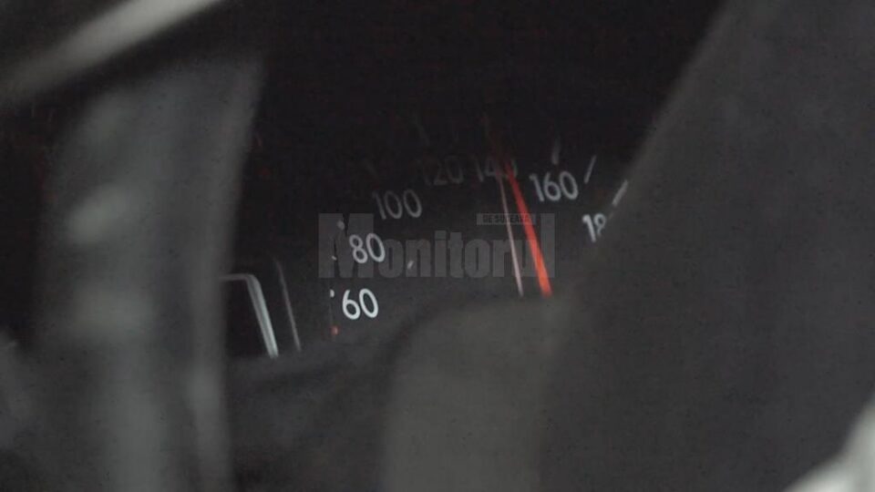 Acul vitezometrului s-a blocat la 140 km la oră