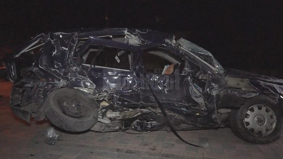 Una din mașinile făcute praf de șoferul vitezoman