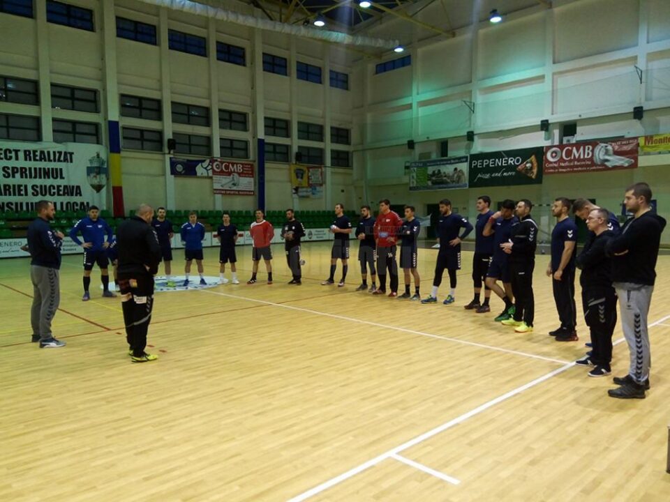 Jucătorii echipei de handbal seniori a Universității Suceava au revenit la antrenamente