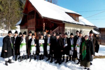 Grupul „Flori de Măr” al Căminului Cultural Râșca a participat anul trecut la peste 30 de activități cultural-artistice