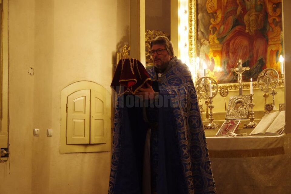 Preotul Azad Mandalian a oficiat slujba