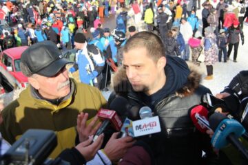 Sute de schiori au venit la Câmpulung Moldovenesc la deschiderea oficială a pârtiei de pe Rarău