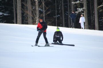 Sute de schiori au venit la Câmpulung Moldovenesc la deschiderea oficială a pârtiei de pe Rarău