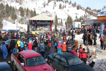 Sute de schiori au venit la Câmpulung Moldovenesc la deschiderea oficială a pârtiei de pe Rarău