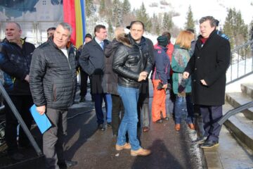 Mii de schiori au venit la Câmpulung Moldovenesc la deschiderea oficială a pârtiei de pe Rarău