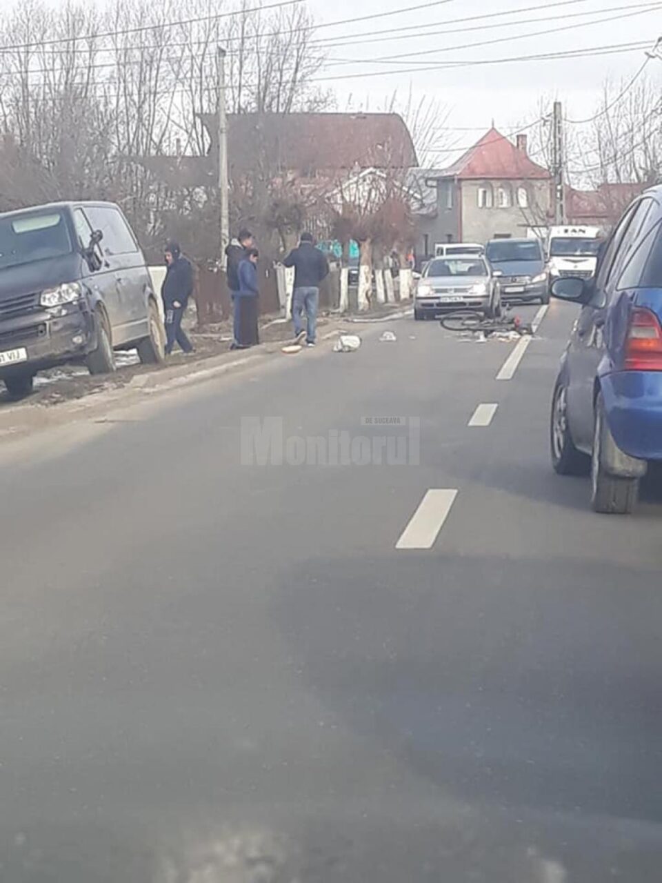 O femeie care circula cu bicicleta a fost rănită în Rădăuți după o manevră greșită