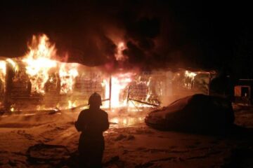 Un incendiu a afectat grav o casă din Poiana Stampei