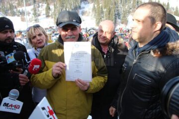 Mihăiță Negură a primit de la ministrul Turismului, Bogdan Trif, certificatul de omologare a pârtiei