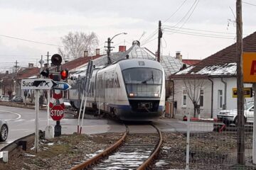 Automotorul Desiro în Radăuți, Gara Mică Foto: pagina calea ferată Dornești-Putna