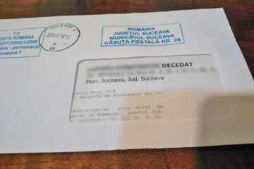 Pe plicul cu antetul Primăriei Suceava, în continuarea numelui fostului cetățean al orașului, scrie „Decedat”