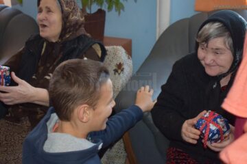 „Pomana porcului” pentru „bunicii” de la Căminul pentru Persoane Vârstnice Solca