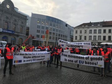 142 de suceveni, reprezentanți ai transportatorilor de mărfuri din județ, au protestat ieri, la Bruxelles, în fața Parlamentului European