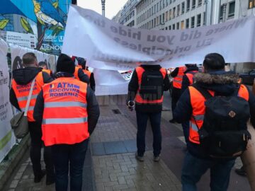 Transportatorii de mărfuri din Suceava au protestat ieri în fața Parlamentului European