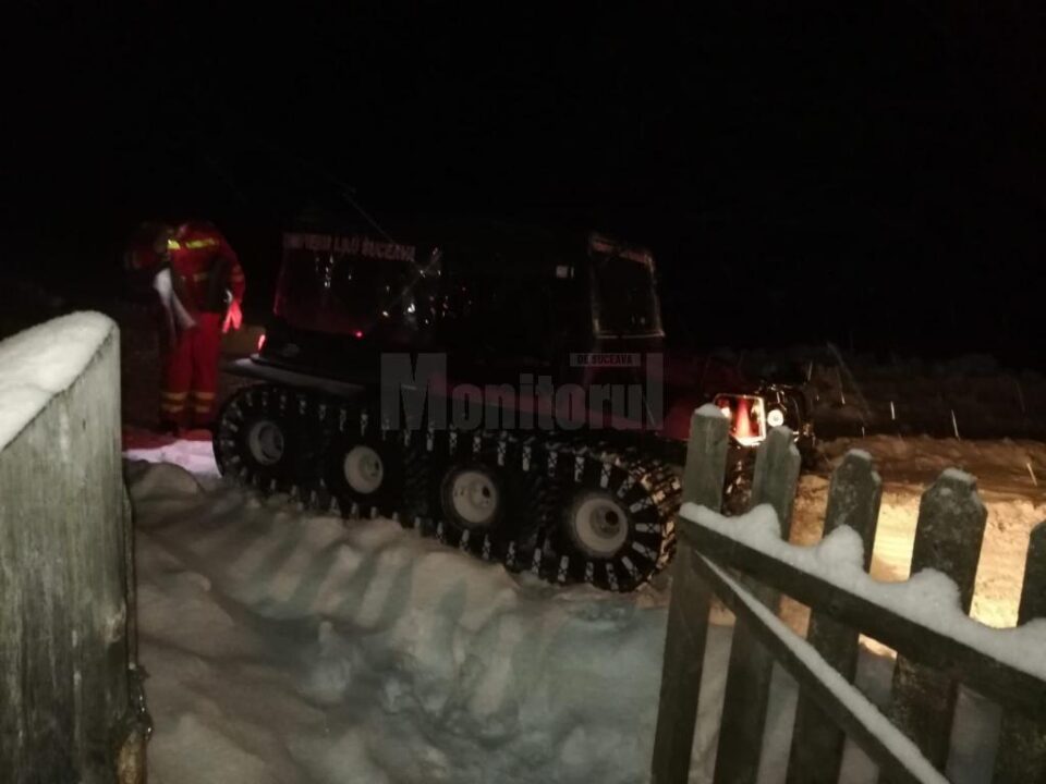 Intervenția cu autoșenilata pentru preluarea femeii bolnave