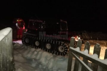 Intervenția cu autoșenilata pentru preluarea femeii bolnave