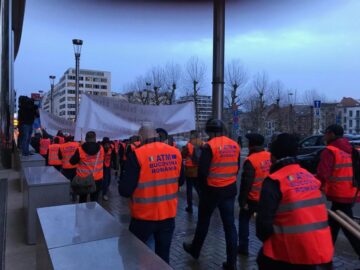 Transportatorii de mărfuri din Suceava au protestat ieri în fața Parlamentului European