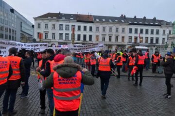 142 de suceveni, reprezentanți ai transportatorilor de mărfuri din județ, au protestat ieri, la Bruxelles, în fața Parlamentului European