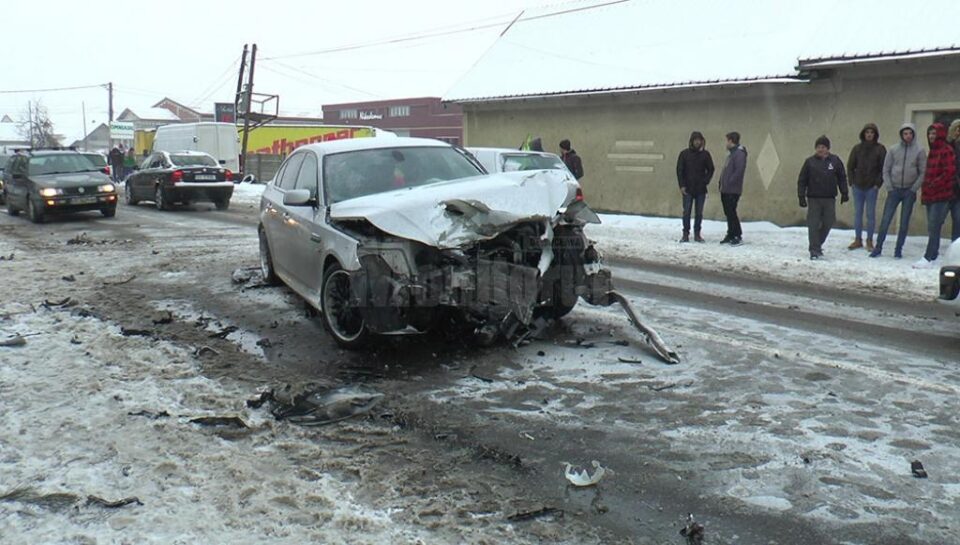 Autoturismul BMW condus de tânărul de 23 de ani, care a produs accidentul Autoturismul BMW condus de tânărul de 23 de ani, care a produs accidentul