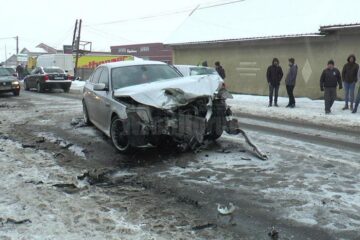 Autoturismul BMW condus de tânărul de 23 de ani, care a produs accidentul
