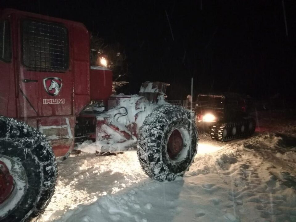 La intervenție a participat și un tractor