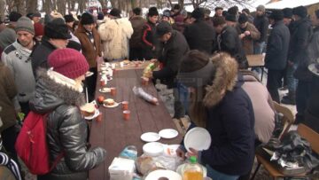 2.000 de sarmale și 500 de litri de vin fiert pentru participanții de festival
