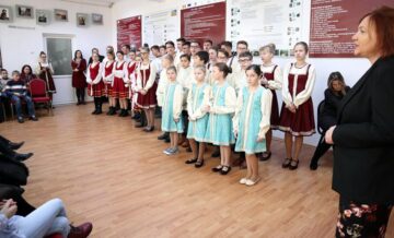 Rușii lipoveni din Fălticeni au întâmpinat Anul Nou pe rit vechi prin colinde și dansuri tradiționale