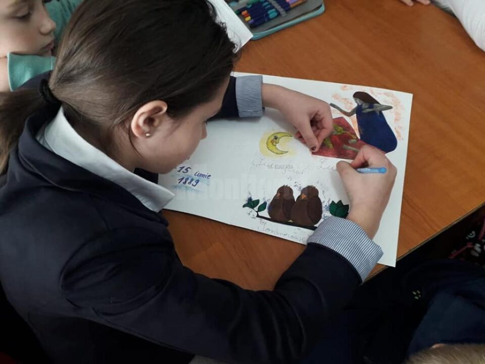 Copiii din Programul de Eradicare a Sărăciei prin Educație din localitatea Baia l-au omagiat ieri pe Mihai Eminescu