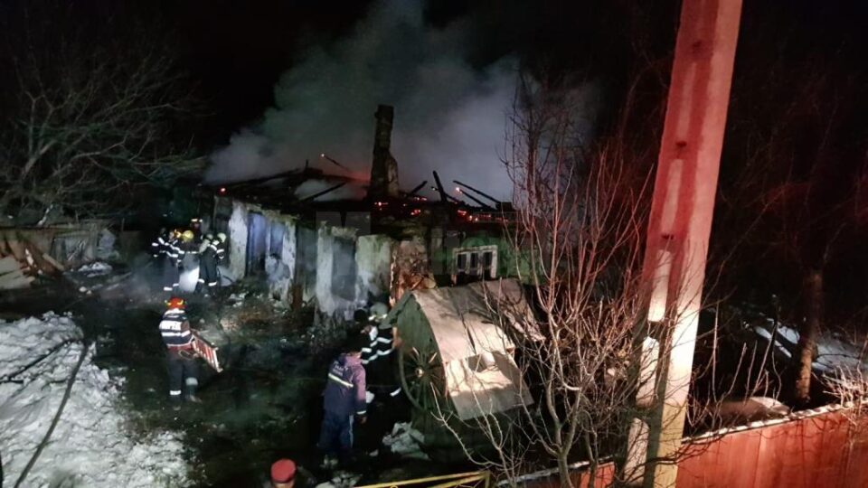 Un bătrân a murit într-un incendiu care a cuprins casa în care locuia, din satul Mitocaș