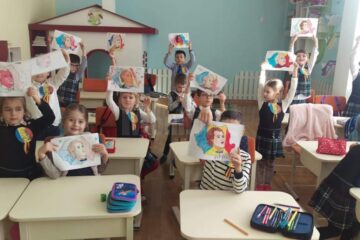 Preșcolarii și școlarii de la Grădinița și Școala "Sf. Ioan cel Nou de la Suceava" l-au sărbătorit marți pe Eminescu