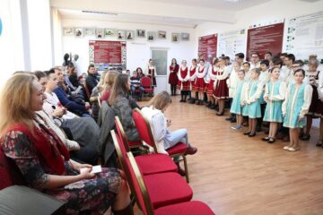 Rușii lipoveni din Fălticeni au întâmpinat Anul Nou pe rit vechi prin colinde și dansuri tradiționale