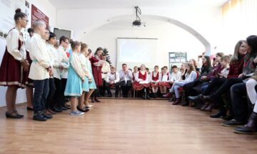 Rușii lipoveni din Fălticeni au întâmpinat Anul Nou pe rit vechi prin colinde și dansuri tradiționale