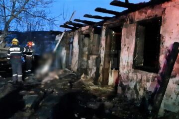 Incendiu a distrus intreaga locuinta, batranul fiind descoperit in interiorul unei incaperi