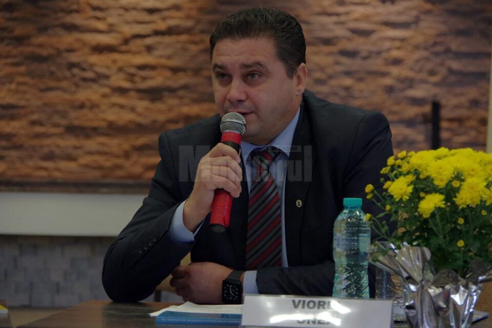 Giani Leonte: "Situația este anormală, ținând cont că mare parte din directori au activitate de predare" Giani Leonte: "Situația este anormală, ținând cont că mare parte din directori au activitate de predare"