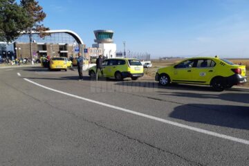 Foarte mulți dintre taximetriști cer clientului 60-70 de lei pentru a-l duce de la Aeroportul „Ștefan cel Mare” în centrul Sucevei