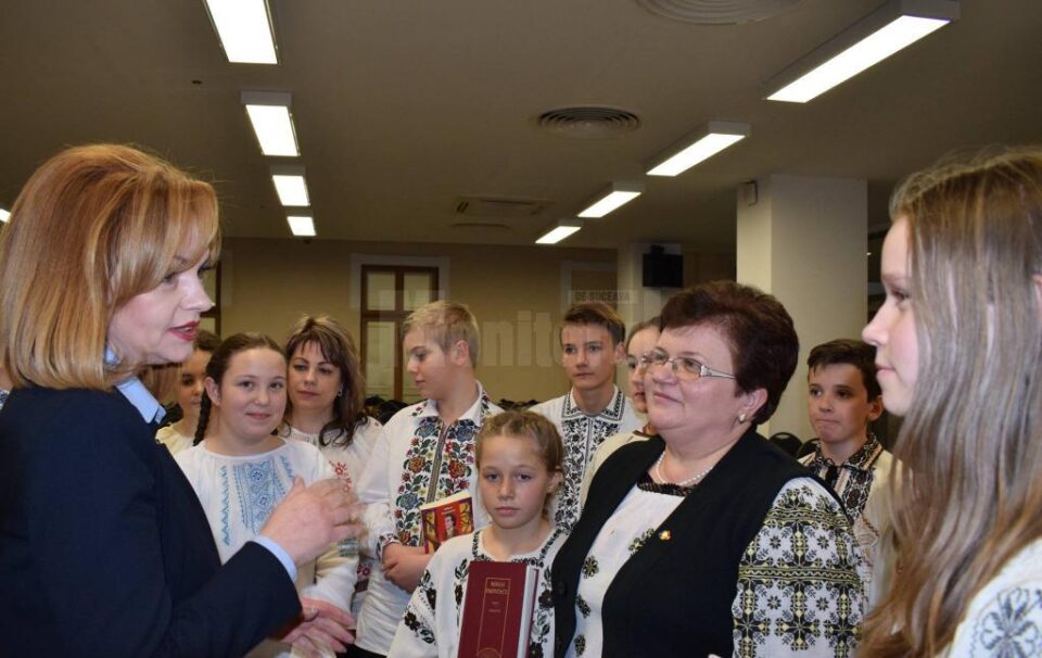 Elevi - voluntari în Centrul pentru Inovație, Voluntariat și Dezvoltare Comunitară (CIVIC) Jr. Moldovița, la Muzeul Bucovinei