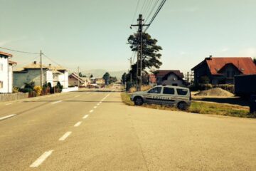 Macheta care imită mașina cu radar de la Poiana Stampei