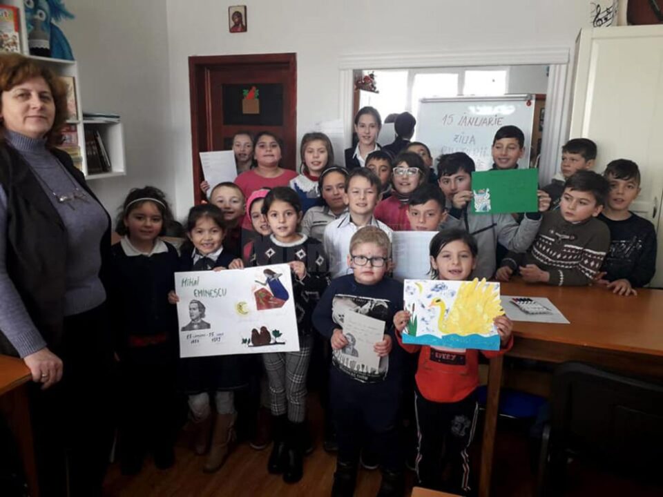 Copiii din Programul de Eradicare a Sărăciei prin Educație din localitatea Baia