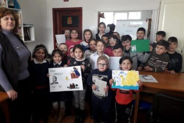 Copiii din Programul de Eradicare a Sărăciei prin Educație din localitatea Baia