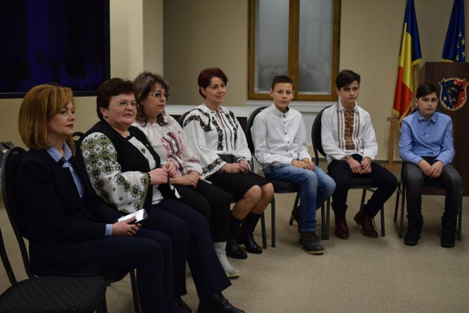 Elevi - voluntari în Centrul pentru Inovație, Voluntariat și Dezvoltare Comunitară (CIVIC) Jr. Moldovița, la Muzeul Bucovinei