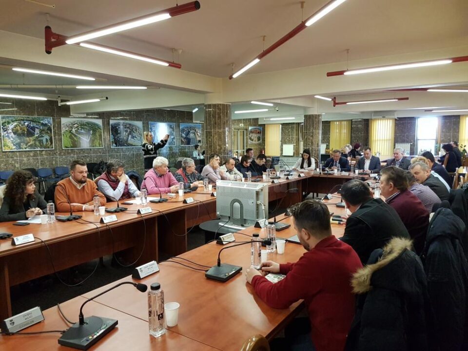 Decizia de majorare a salariilor din Primarie a fost adoptată vineri, într-o ședință extraordinară de Consiliu Local Decizia de majorare a salariilor din Primarie a fost adoptată vineri, într-o ședință extraordinară de Consiliu Local