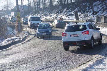 Circulație dezastruoasă prin Șcheia, pe centura ocolitoare a Sucevei