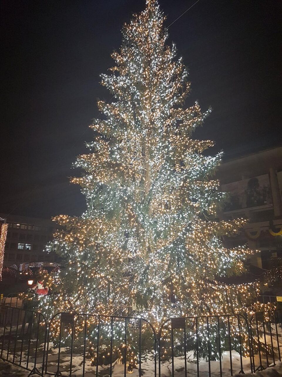 Decorațiunile de sărbători din Suceava vor fi strânse începând de luni