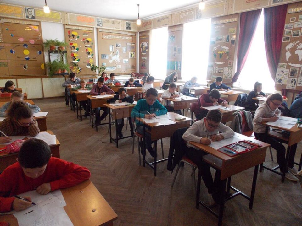 Evaluări naționale pentru peste 19.000 de elevi din clasele a II-a, a IV-a și a VI-a