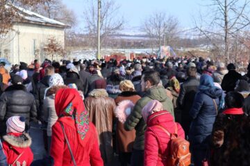 Procesiune religioasă a credincioșilor de stil vechi, la Fălticeni