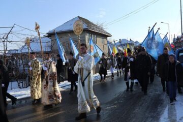 Procesiune religioasă a credincioșilor de stil vechi, la Fălticeni