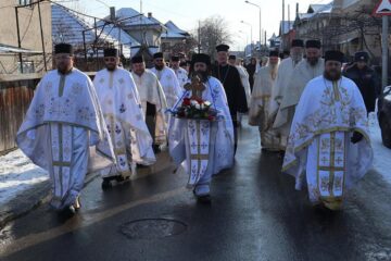 Procesiune religioasă a credincioșilor de stil vechi, la Fălticeni