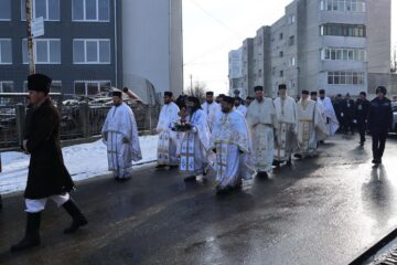 Procesiune religioasă a credincioșilor de stil vechi, la Fălticeni
